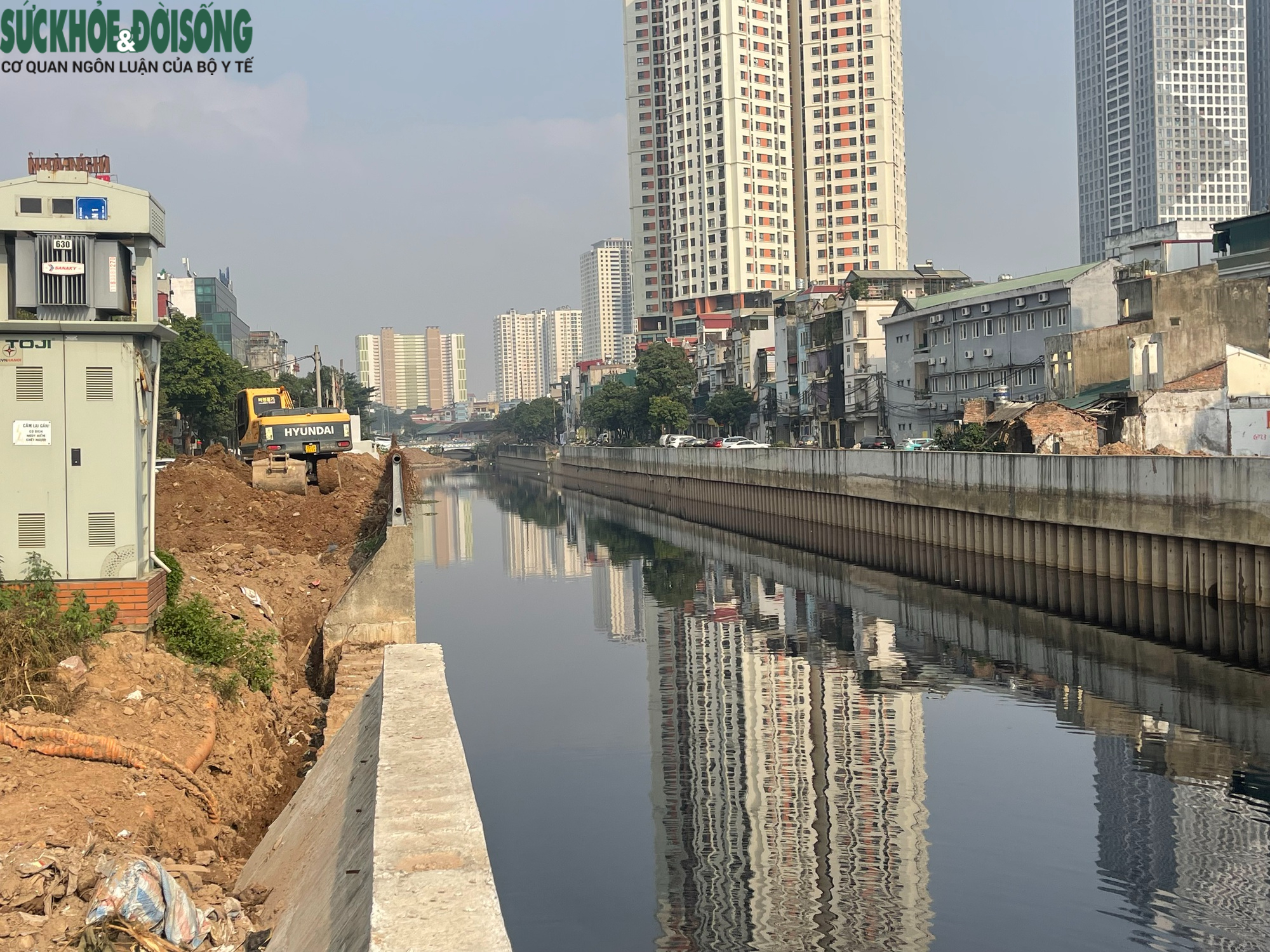 Dự án cứng hóa kênh La Khê, Hà Nội thi công không che chắn gây bụi và ô nhiễm- Ảnh 1.